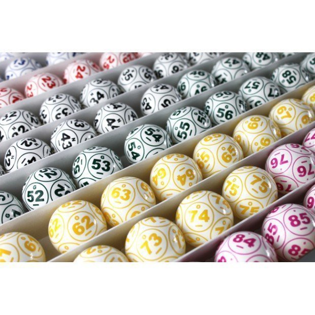 90 Bingo balls 12 numbered